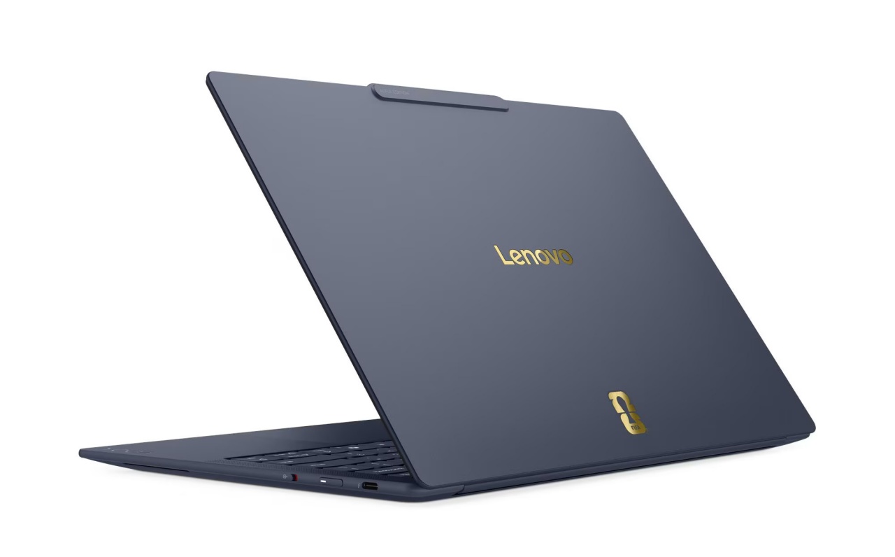 Lenovo Yoga Slim 7i Ultra Aura Edition FIFA Edition. (Lenovo)